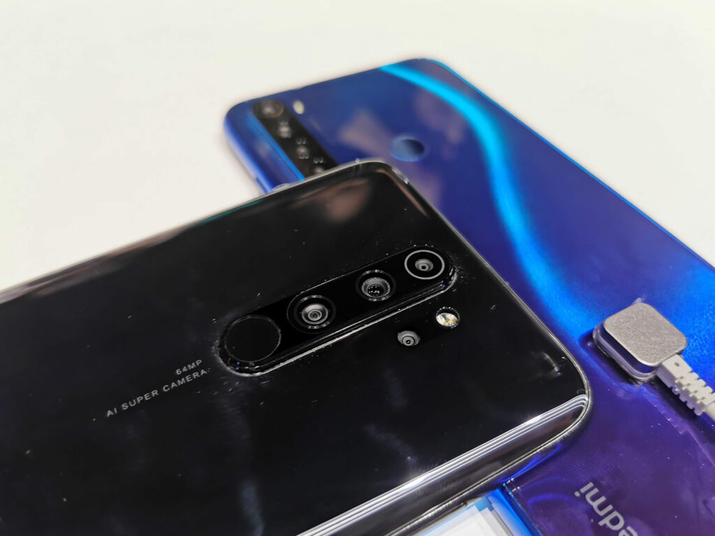 Redmi Note 8 Pro preto e Redmi Note 8 azul