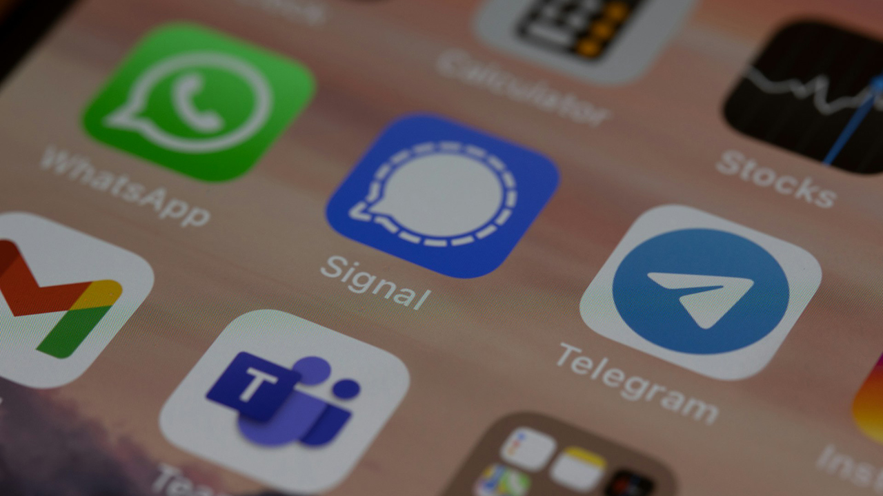 Telegram perde usuários no Brasil enquanto WhatsApp segue em alta