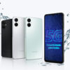 Renderização do Galaxy A06 5G com respingos d'água em volta e a frase "5G conectividade para todos" na tela