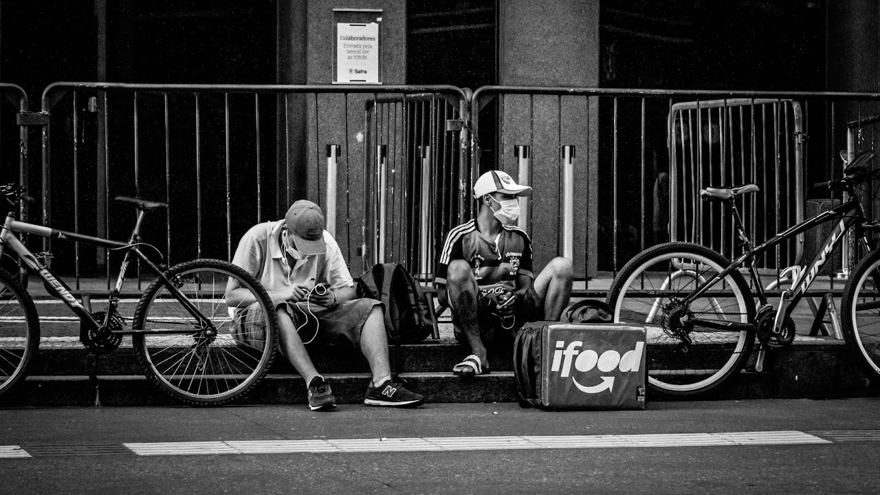 iFood finalmente dá aumento a entregadores, mas parece mais uma piada de mau gosto