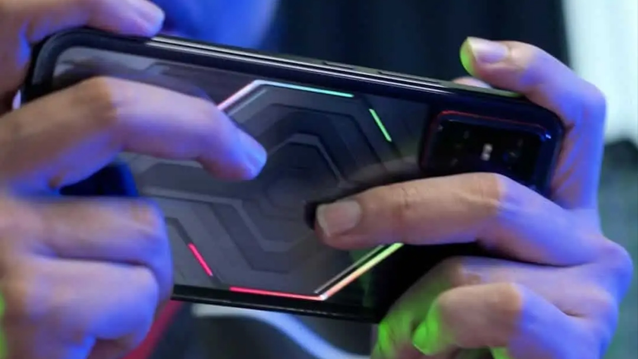 Infinix teria um protótipo de celular gamer com painel traseiro que reage a jogos