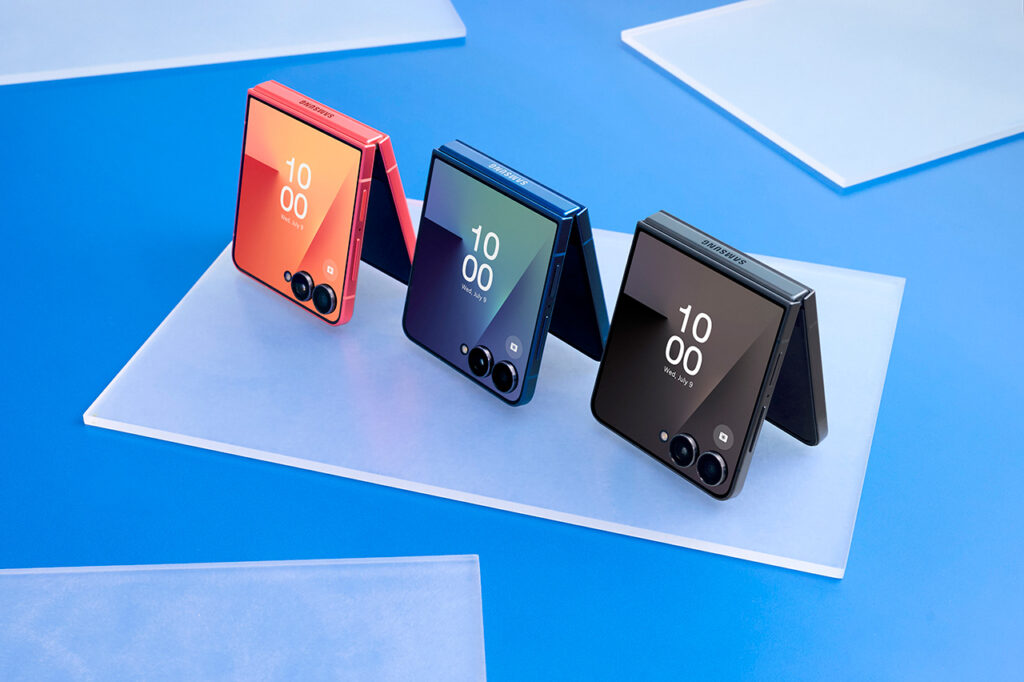 Galaxy Z Flip 7 nas três cores: coral, azul e preto