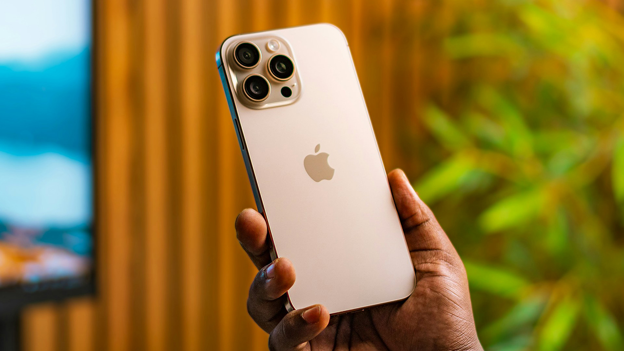 Bateria do iPhone 17 Pro Max pode ser próxima de 5.000 mAh, diz informante