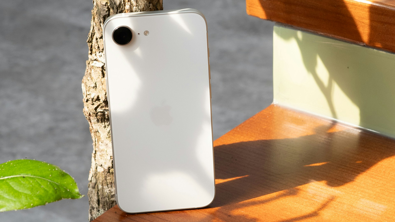 Sucesso do iPhone 16e mostra que menos câmeras pode ser mais