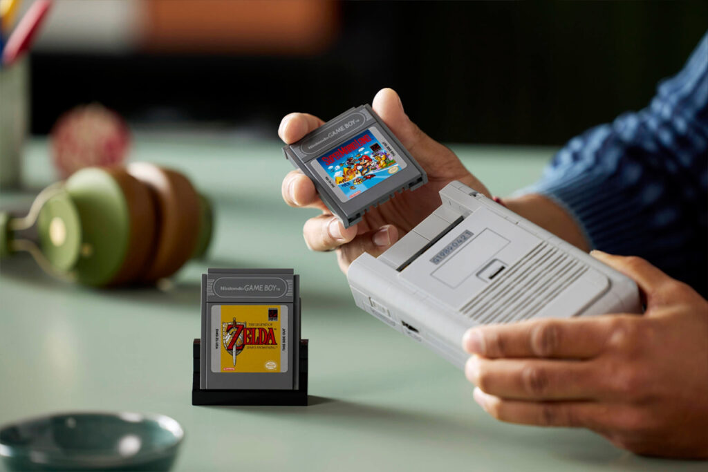 O Game Boy de LEGO tem até o local para inserir cartuchos e todos os detalhes do console original