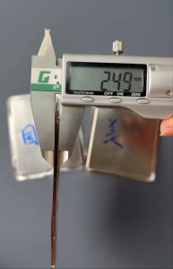 Medição da espessura da bateria do iPhone 17 Air mostra que ela tem 2,49 mm