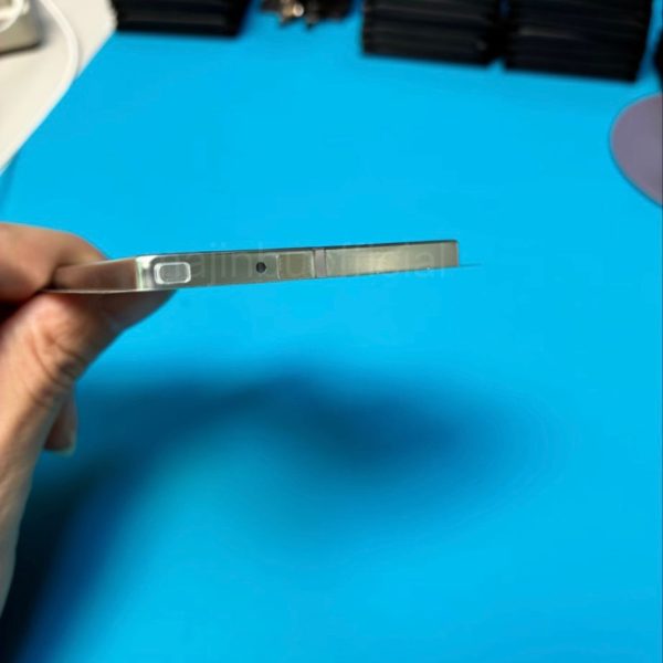 Lateral da bateria do iPhone 17 Pro dos EUA