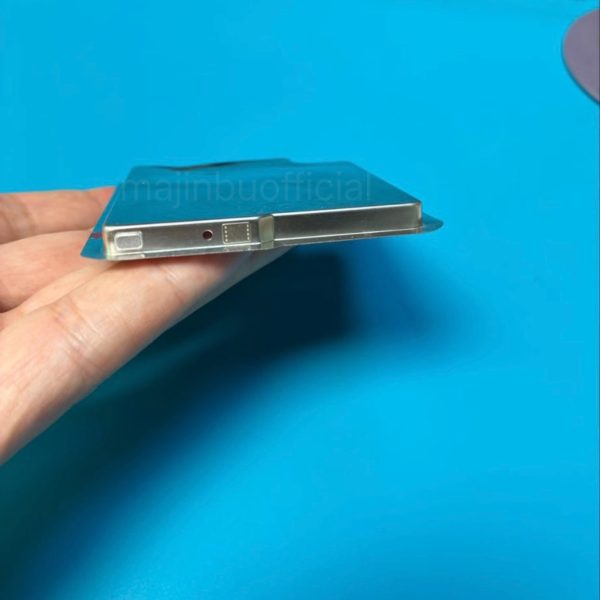 Lateral da bateria chinesa do iPhone 17 Pro