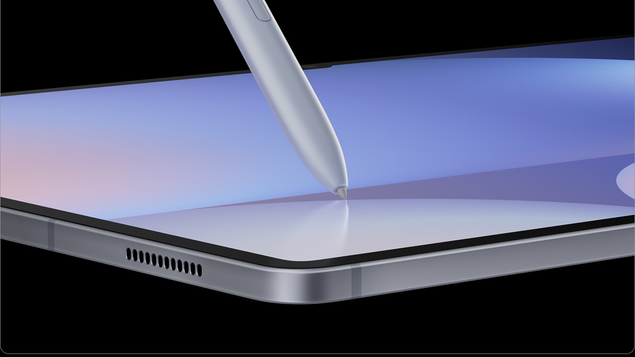 Galaxy Tab S10 Ultra com a S Pen desenhando na tela