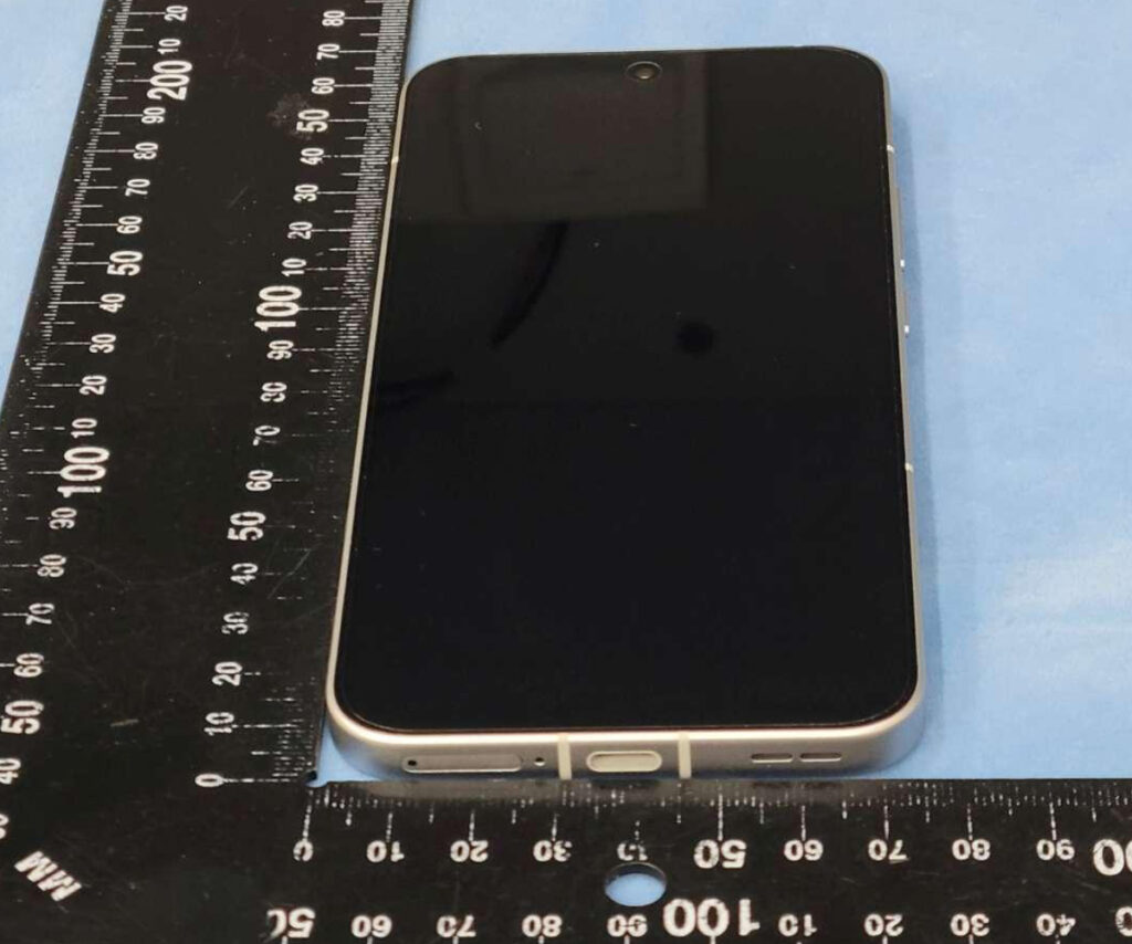 Parte inferior do Oppo Reno 14 5G na documentação da Anatel