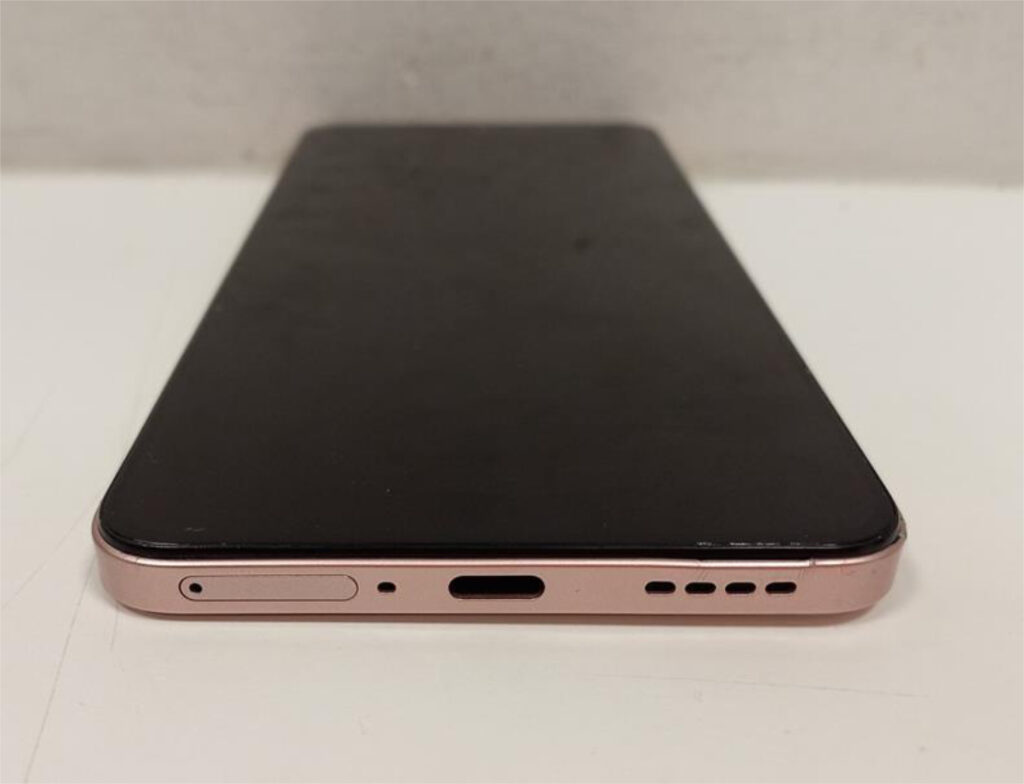 Parte inferior do Realme 15 na documentação da Anatel