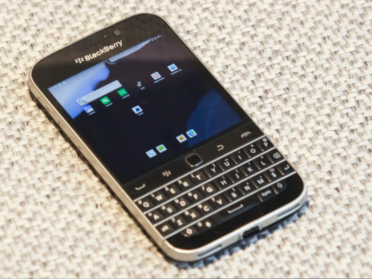Zinwa Q25（ベース：BlackBerry Q20） Empresa transforma BlackBerry clássico em novo smartphone com