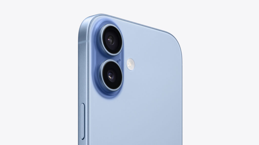 Detalhe da câmera do iPhone 17 na cor azul