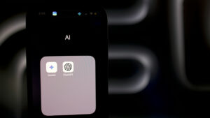 Apps de IA generativa Gemini e ChatGPT