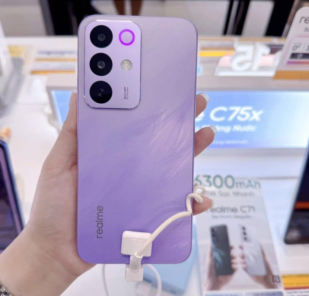 Realme C85 Pro na cor violeta