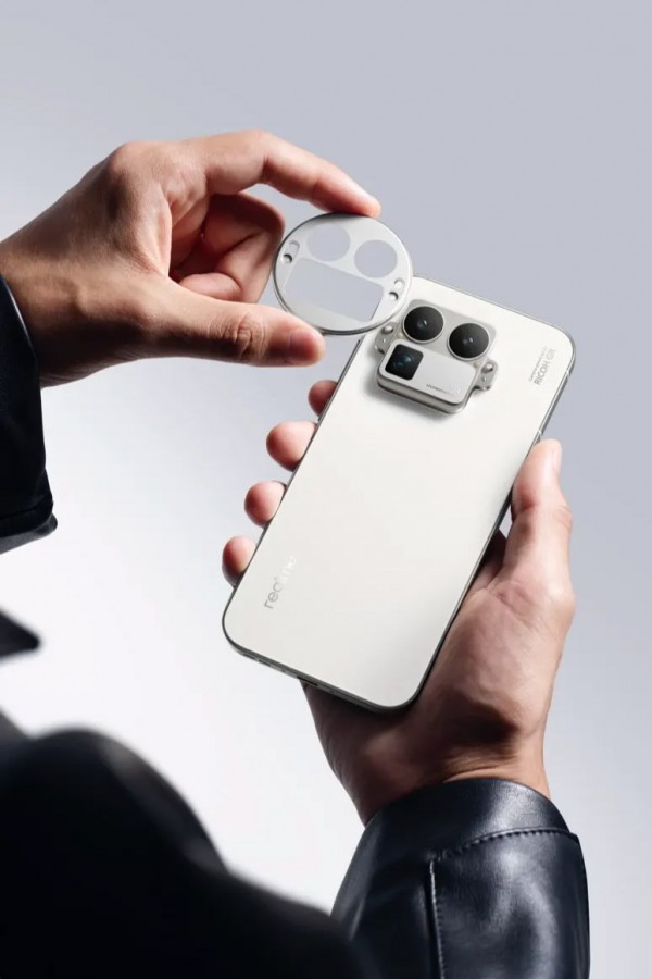 Realme GT 8 Pro branco com módulo de câmera intercambiável