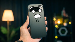 Google Pixel com emoji assustado