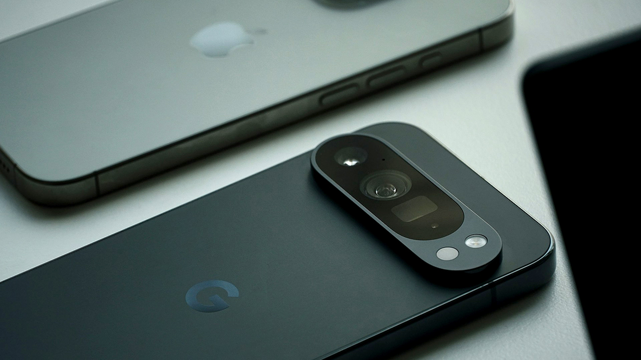 Pixel 9 e iPhone lado a lado