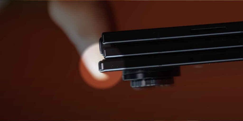 O celular da Samsung totalmente dobrado