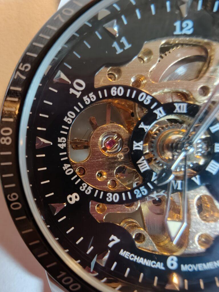 Em distâncias curtas, o Oppo Find X9 Pro exibe boa textura mas menos detalhes finos que o iPhone 17 Pro Max